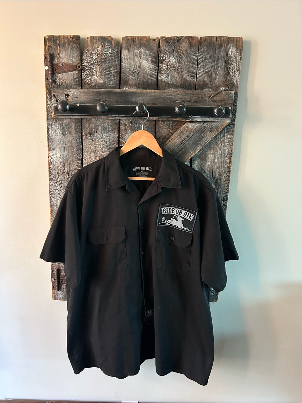 Men's Ride or Die Short-Sleeve Button Down Shirt in Black
